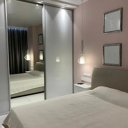 22 Floor Apartment *